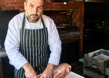 Cinco consejos para un asado perfecto por Diego Omar, el experto chef cordobés que trabajó con Jaime Oliver