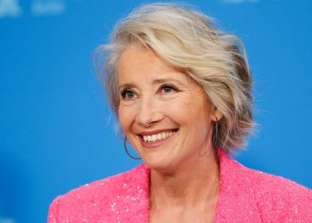 Emma Thompson: “A las mujeres nos han lavado el cerebro para odiar nuestros cuerpos”
