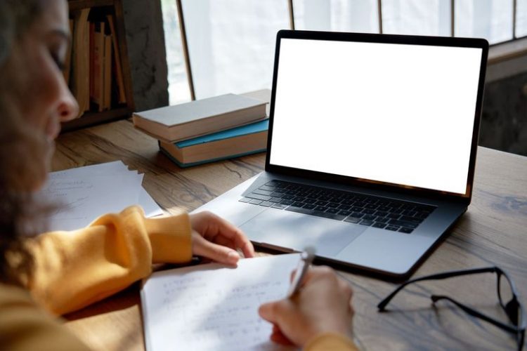 Banco Nación lanzó una campaña para adquirir notebooks en 24 cuotas sin interés