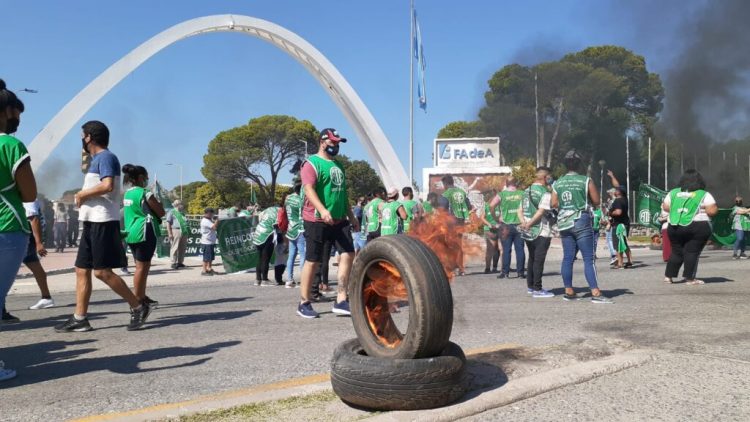 Protesta en Fadea para reclamar la reincorporación de despedidos