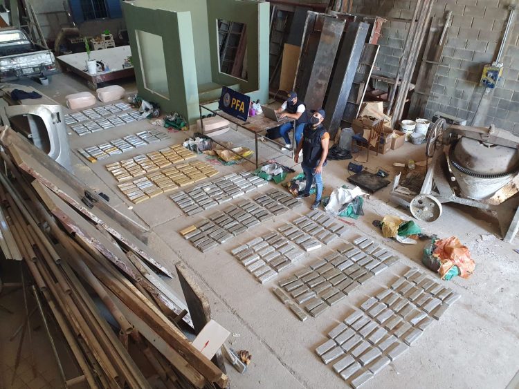 Destariculan una organización criminal dedicada al tráfico de estupefacientes a gran escala Destariculan una organización criminal dedicada al tráfico de estupefacientes a gran escala