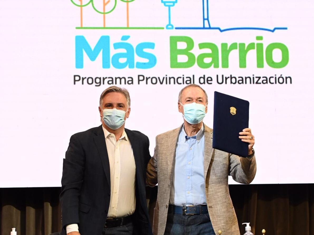 Firman convenio para obras de urbanización en 33 barrios de la capital