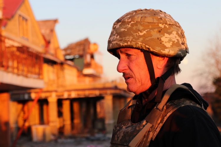 Sean Penn viajó a Ucrania en medio de la guerra para filmar un documental