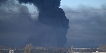 Comenzaron los bombardeos rusos en Ucrania y crece la tensión mundial