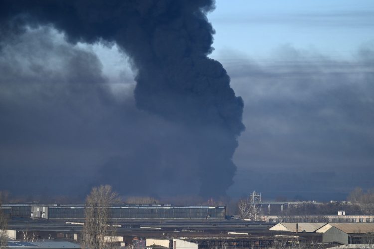 Comenzaron los bombardeos rusos en Ucrania y crece la tensión mundial