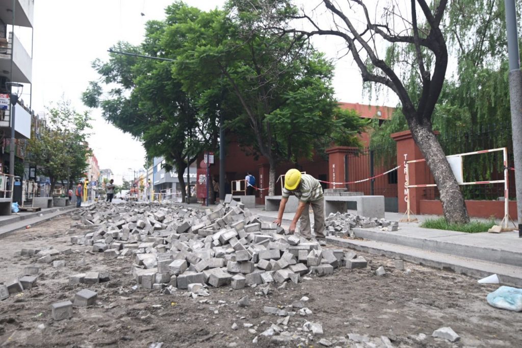 Readoquinado en la calle Belgrano