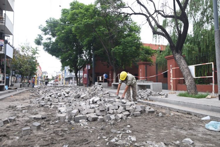 Readoquinado en la calle Belgrano