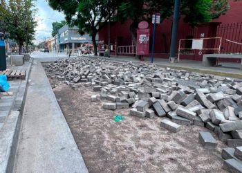 Por tercera vez, rompen pavimento nuevo para instalar caños en Barrio Güemes