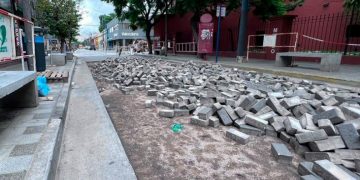 Por tercera vez, rompen pavimento nuevo para instalar caños en Barrio Güemes