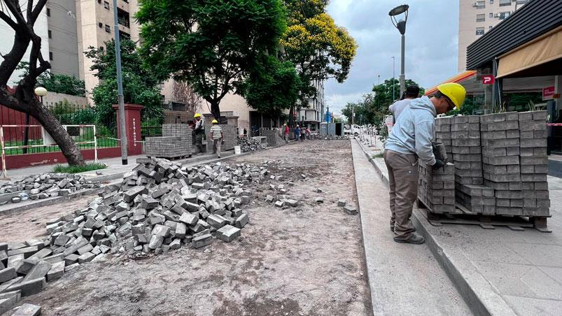 Por tercera vez, rompen pavimento nuevo para instalar caños en Barrio Güemes Por tercera vez, rompen pavimento nuevo para instalar caños en Barrio Güemes