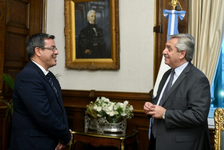 Fernández designó al santafecino Martínez en reemplazo de Kirchner