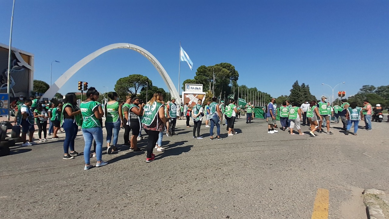 Protesta en Fadea para reclamar la reincorporación de despedidos