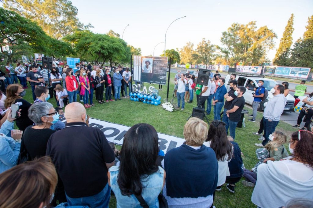 Colocaron un cartel en homenaje a Blas Correas