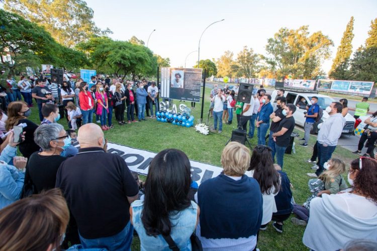 Colocaron un cartel en homenaje a Blas Correas