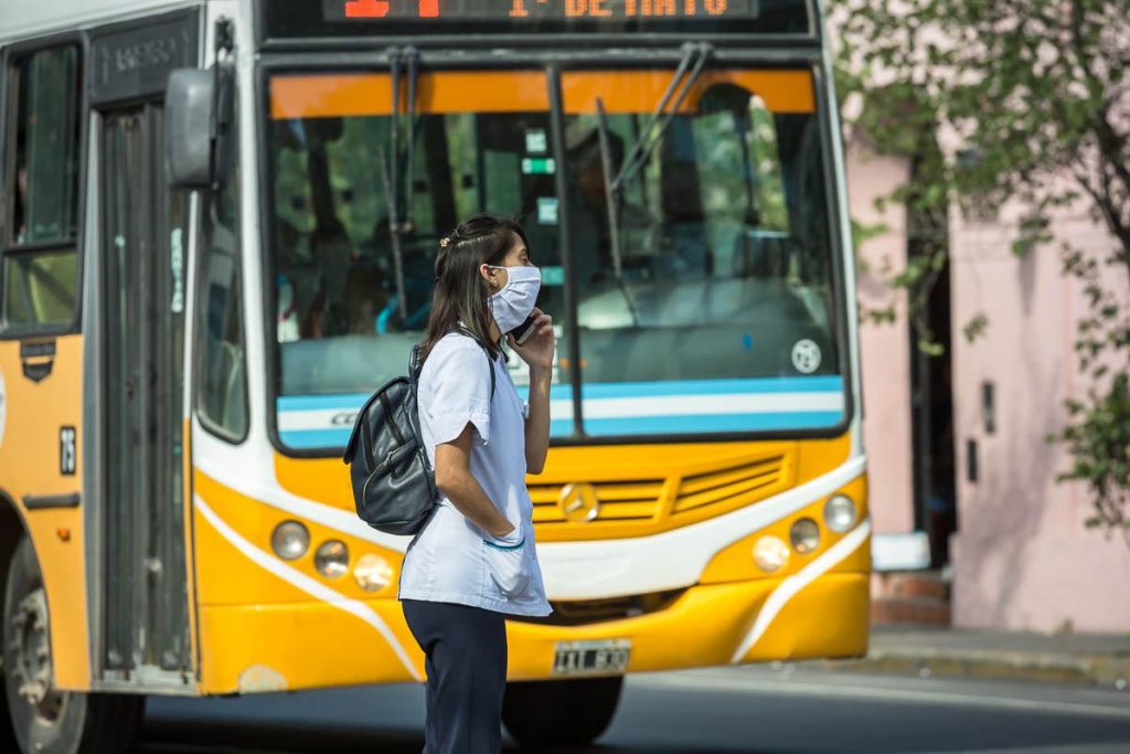 Piden que siga el boleto gratuito para trabajadores de la salud