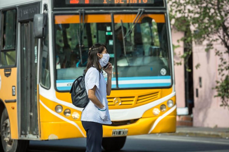 Piden que siga el boleto gratuito para trabajadores de la salud