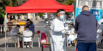 Franco descenso de casos de coronavirus durante febrero