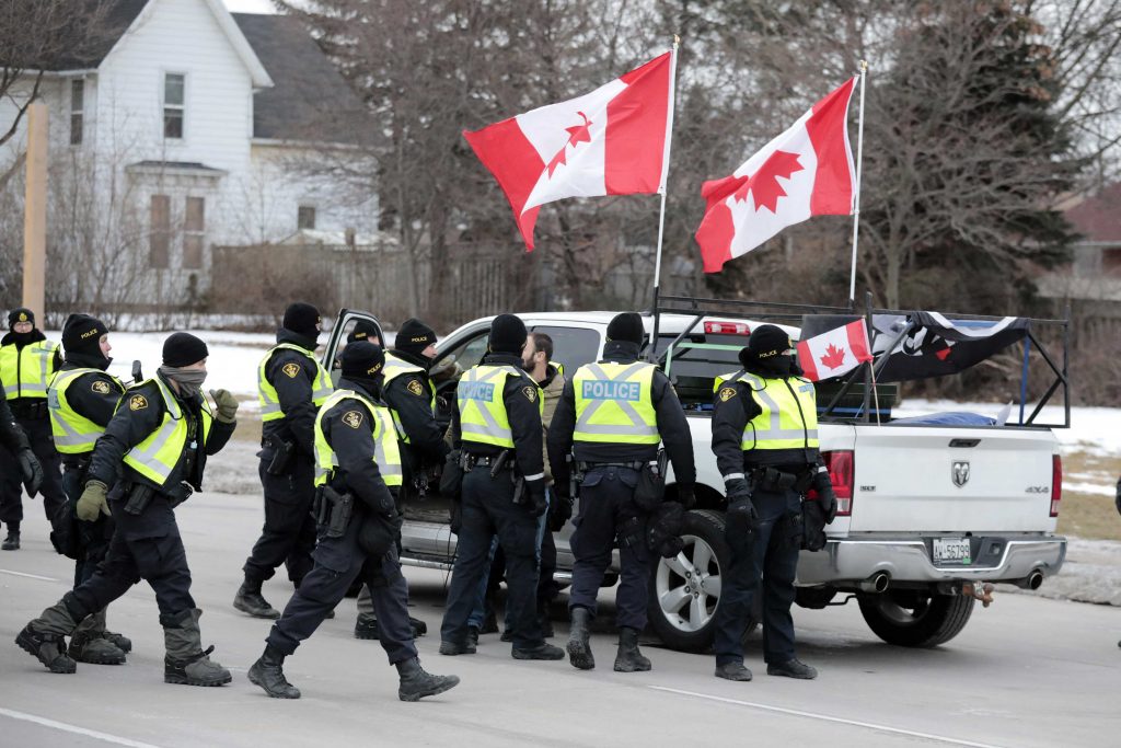 Canadá, Francia y Bélgica, firmes en desalentar las protestas contra las restricciones