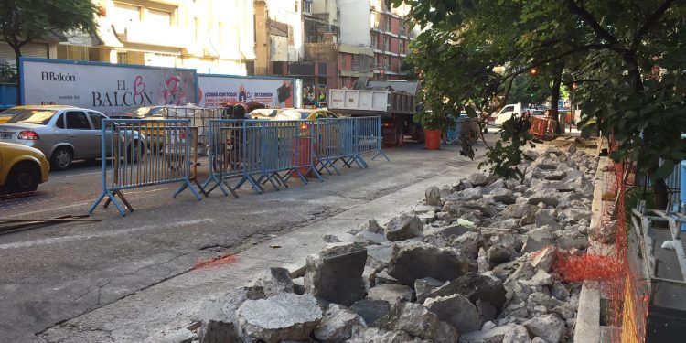 Empezaron las obras del cantero central en el sector de Chacabuco y Maipú