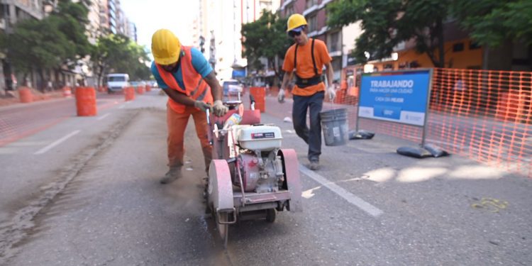 Empezaron las obras del cantero central en el sector de Chacabuco y Maipú