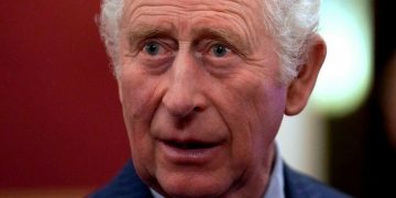 Cuestionamientos y denuncias apuntan a la corona británica