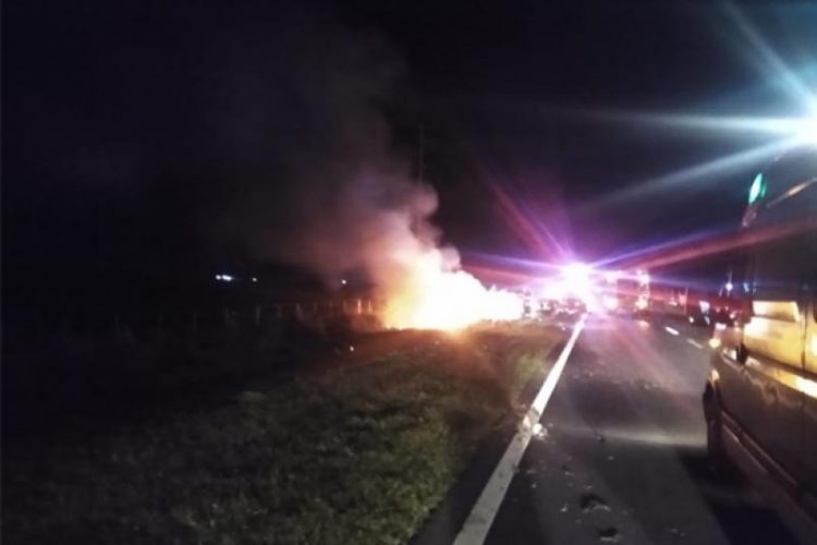 Una pareja murió quemada en un choque de tránsito sobre la Ruta 158