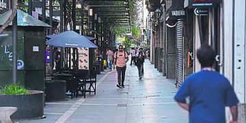 Los comercios no abrirán sus puertas el próximo lunes