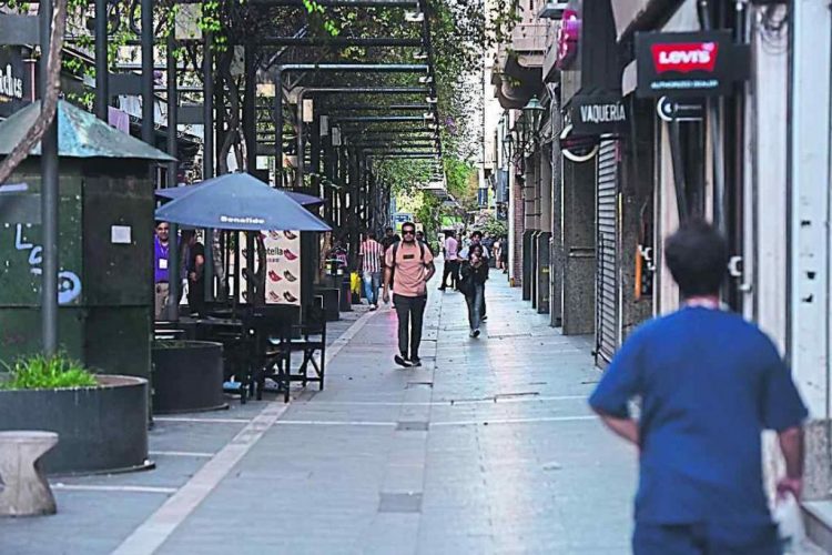 Los comercios no abrirán sus puertas el próximo lunes