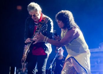 En un épico show, la “Mona” Jiménez selló la segunda jornada del Cosquín Rock