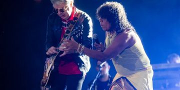 En un épico show, la “Mona” Jiménez selló la segunda jornada del Cosquín Rock