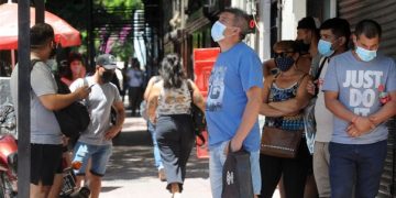 Reportaron 321 muertos y 45.070 nuevos contagios de coronavirus