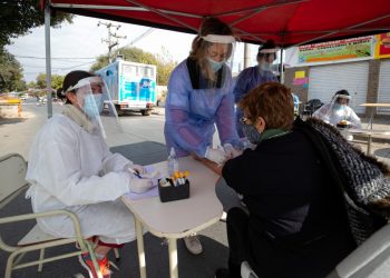Se confirmaron 875 casos nuevos y cinco fallecimientos