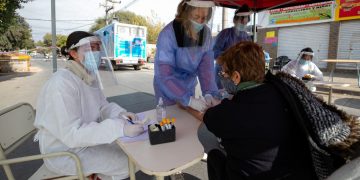 Se confirmaron 875 casos nuevos y cinco fallecimientos