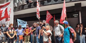 Protesta en la Casa de Córdoba en Buenos Aires