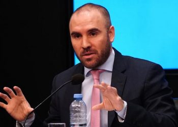 Guzmán aseguró que enviarán el acuerdo con el FMI con “todos los detalles” al Congreso