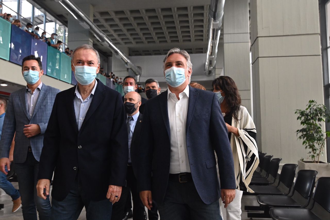 Llaryora se subió al ring y reclamó federalizar los subsidios