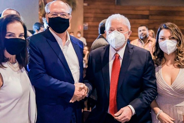 Concentrado en las elecciones, Lula negocia con sus ex rivales