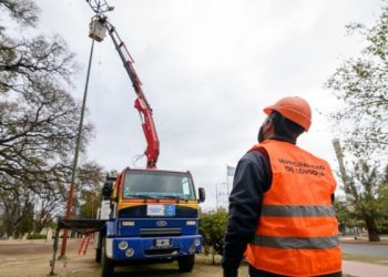 El alumbrado público, a cargo del municipio y empresas tercerizadas