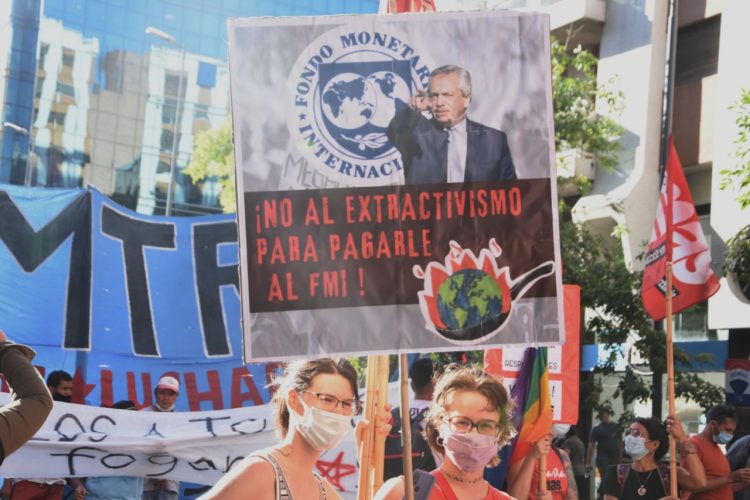 Denuncian “graves ataques” a la marcha contra el FMI en Córdoba