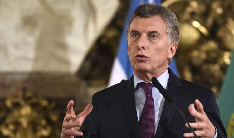 Macri aseguró que Argentina se encuentra "ante el mayor éxodo de la historia" y el Gobierno le respondió