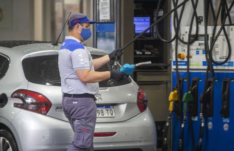 YPF subió el precio de sus combustibles 9% promedio en todo el país