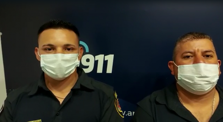 El agente Claudio López (izq) y el Sargento Primero Héctor Oviedo (der)
