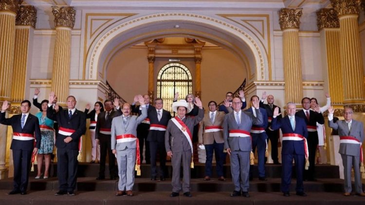 Castillo pierde apoyo y la crisis política se profundiza en Perú