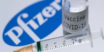 Dos tercios de los vacunados con refuerzo de Pfizer presentan efectos secundarios