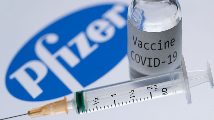 Dos tercios de los vacunados con refuerzo de Pfizer presentan efectos secundarios