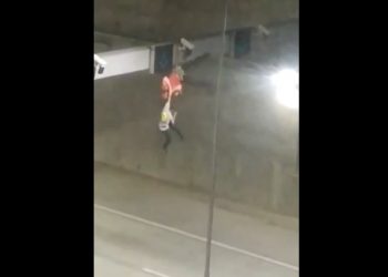 Bomberos de Córdoba salvaron a un joven que pendía de un puente en barrio Alejandro Centeno