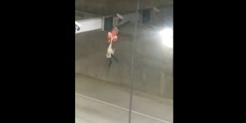 Bomberos de Córdoba salvaron a un joven que pendía de un puente en barrio Alejandro Centeno