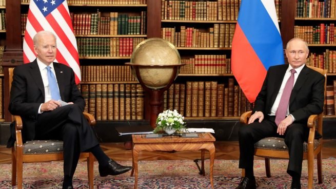 Biden advierte a Putin que una invasión a Ucrania traerá una respuesta "decisiva" Biden advierte a Putin que una invasión a Ucrania traerá una respuesta "decisiva"