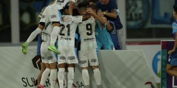 Racing le ganó 4-2 a Instituto en un duelo a pura pasión