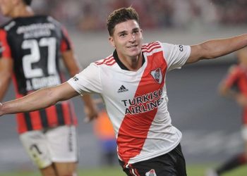 River se despertó ante Patronato con un hat-trick de Julián Álvarez